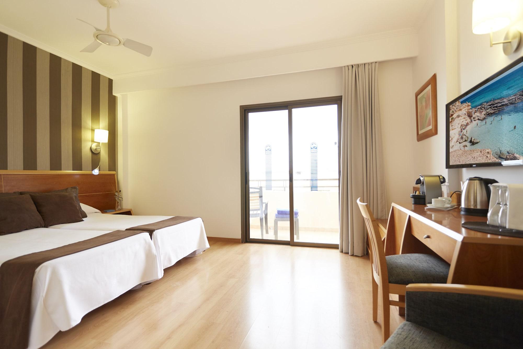 Invisa Hotel La Cala (Adults Only) Santa Eularia des Riu Ngoại thất bức ảnh