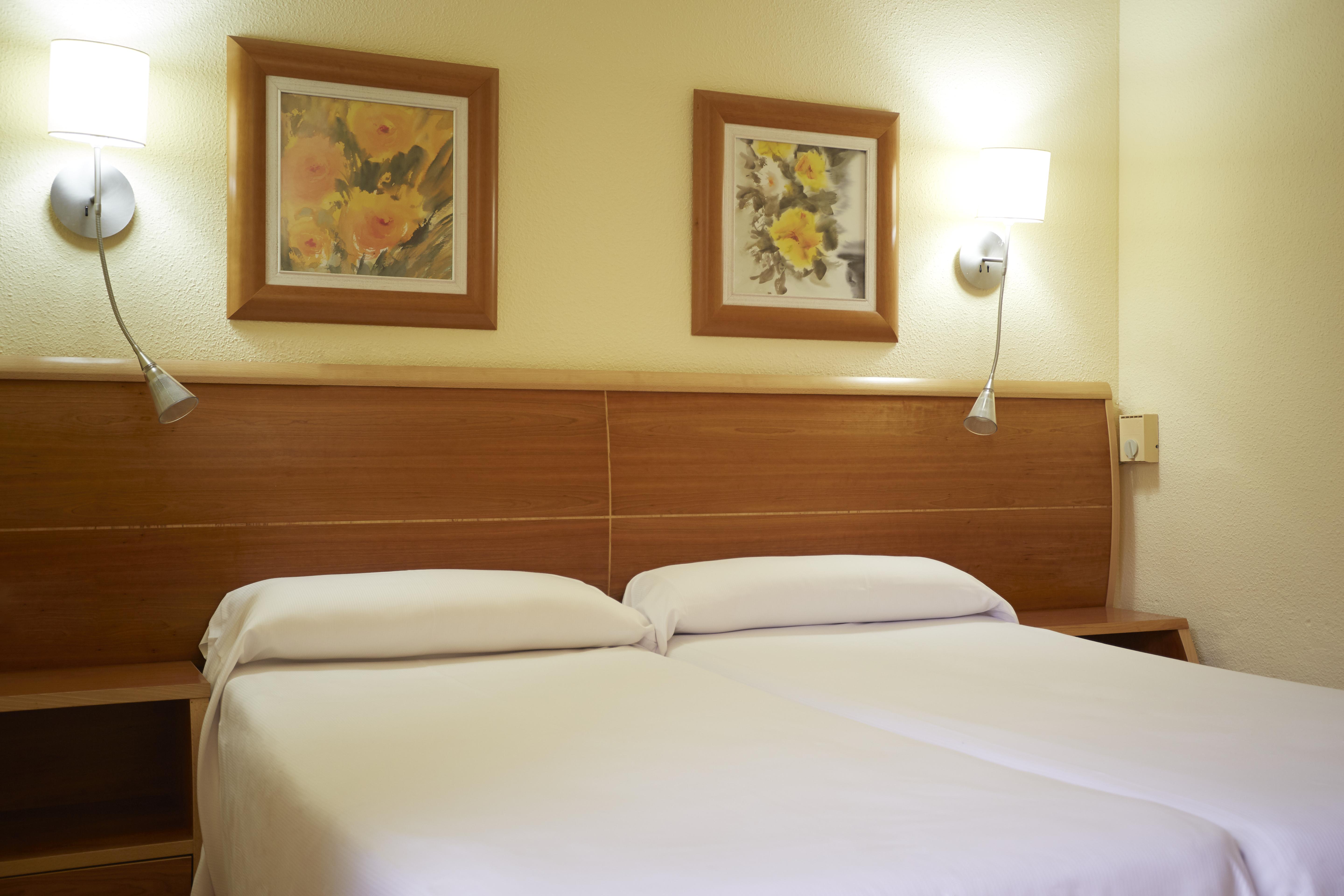 Invisa Hotel La Cala (Adults Only) Santa Eularia des Riu Ngoại thất bức ảnh