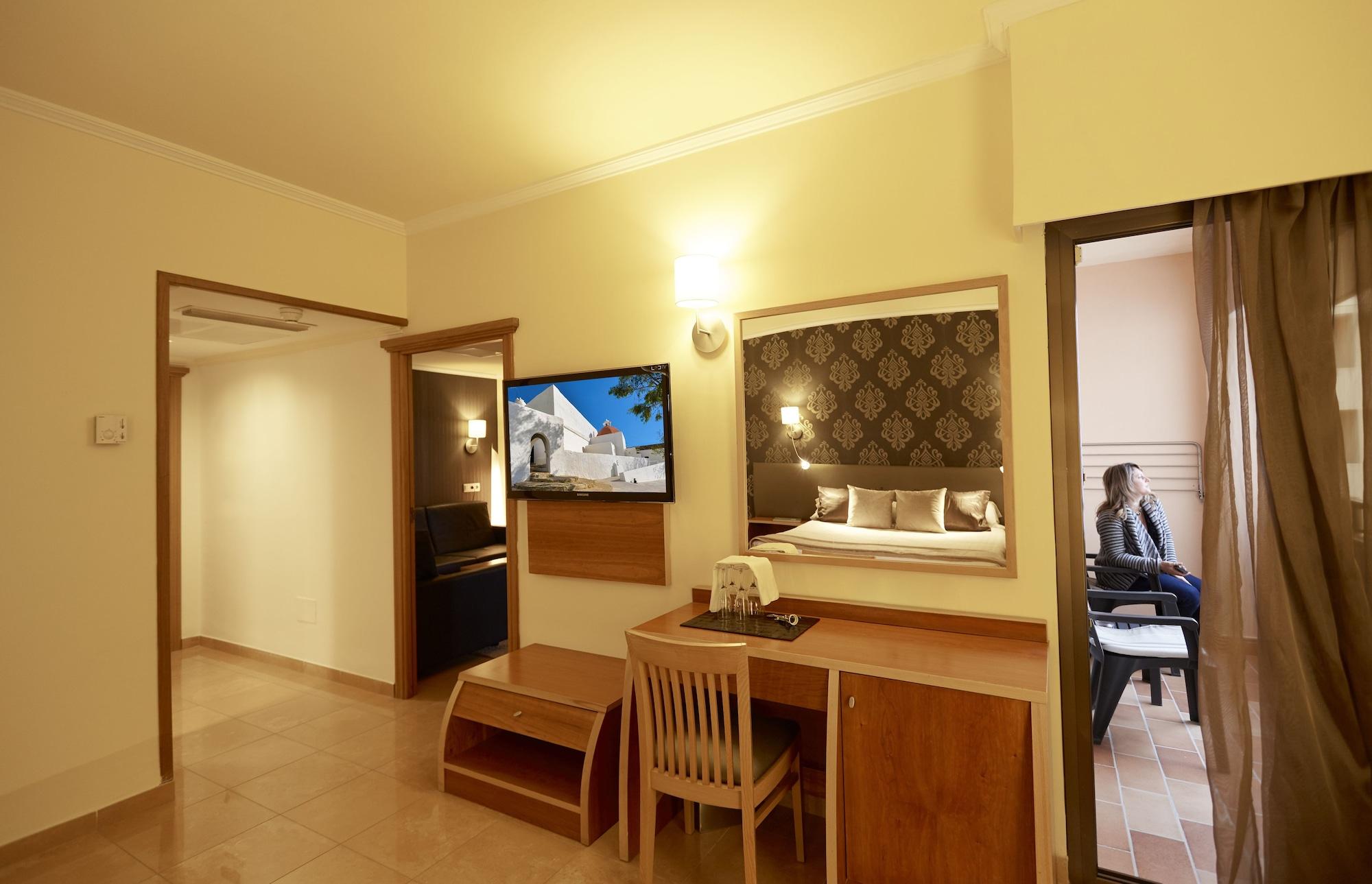 Invisa Hotel La Cala (Adults Only) Santa Eularia des Riu Ngoại thất bức ảnh