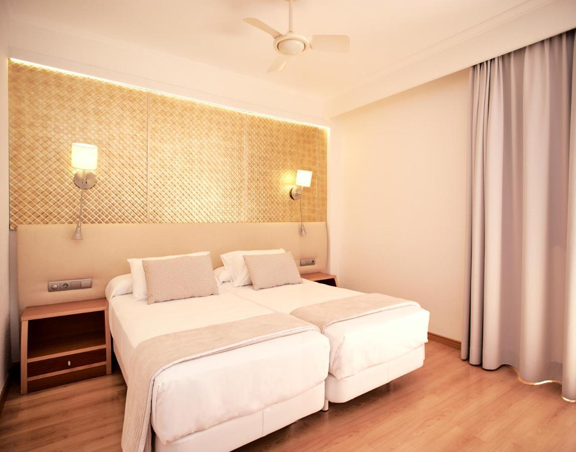 Invisa Hotel La Cala (Adults Only) Santa Eularia des Riu Ngoại thất bức ảnh