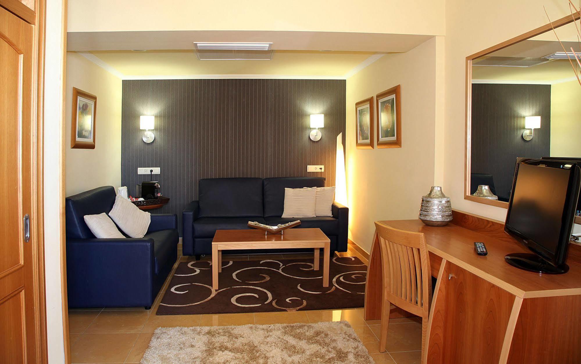 Invisa Hotel La Cala (Adults Only) Santa Eularia des Riu Ngoại thất bức ảnh